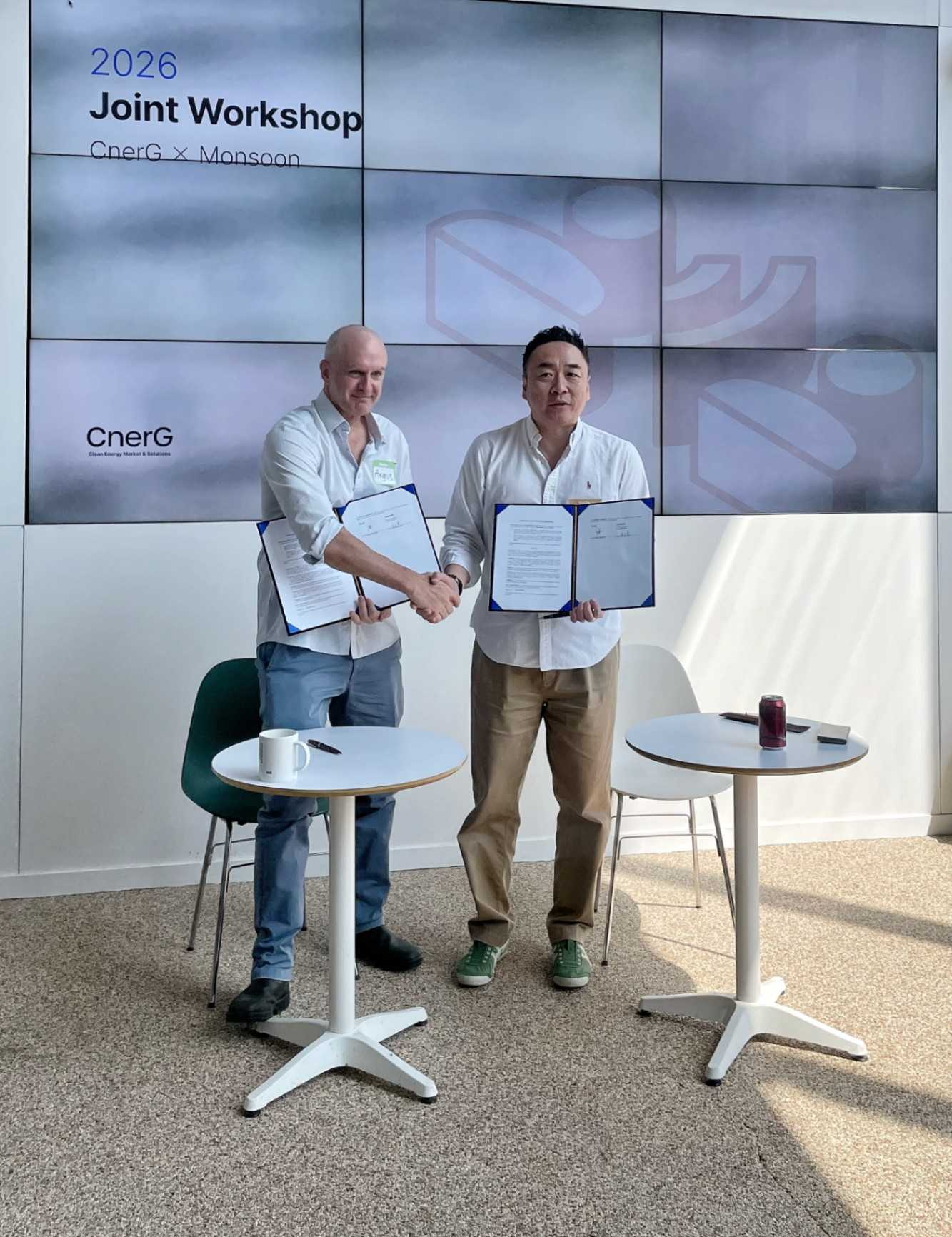 Yongnam Jin and Angus McEwin at the signing ceremony for CnerG’s acquisition of Monsoon Carbon.